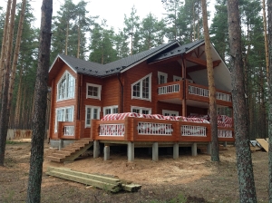 Построенный деревянный дом